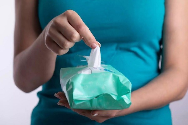 Can I use baby wipes to wipe myself