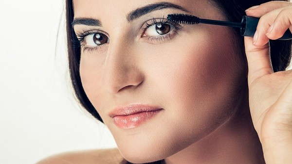 Does oil remove waterproof mascara