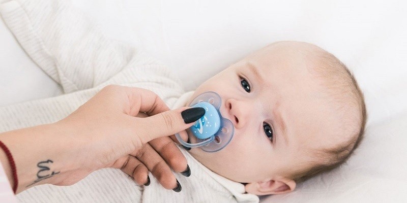 How To Soothe A Baby That Won'T Take A Pacifier