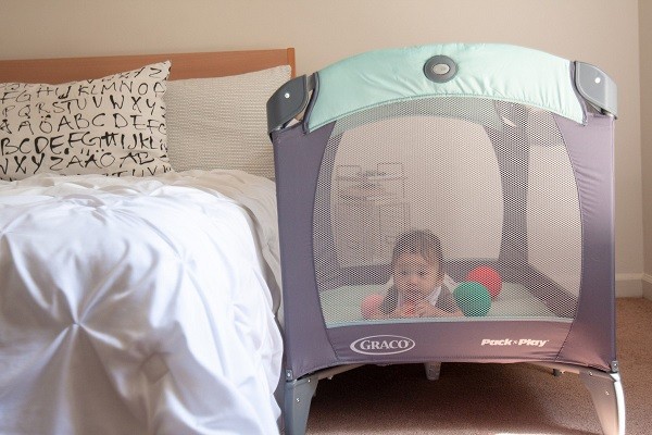 Can baby sleep in Pack N Play without sheet
