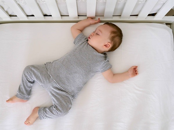 How do I get my baby to sleep in crib