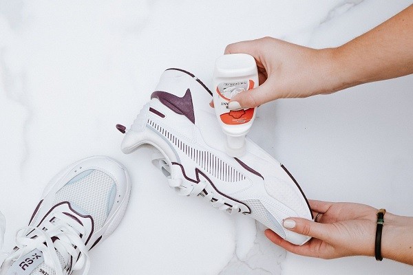 How do you clean kids sneakers