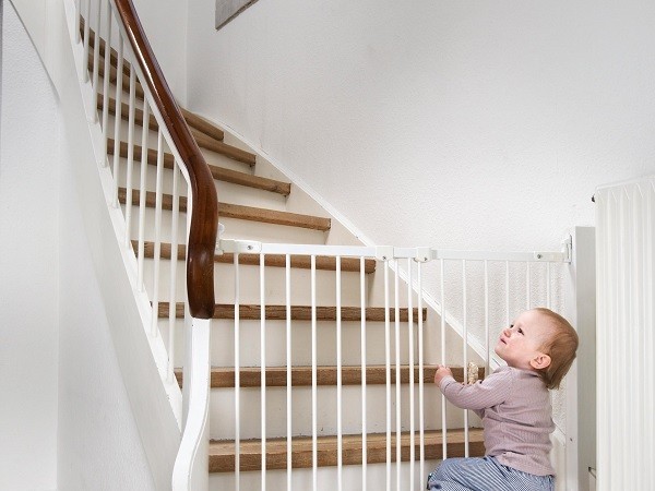 How do you measure baby gate stairs