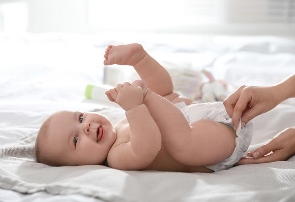 How many times should a baby pee in a diaper before you change it