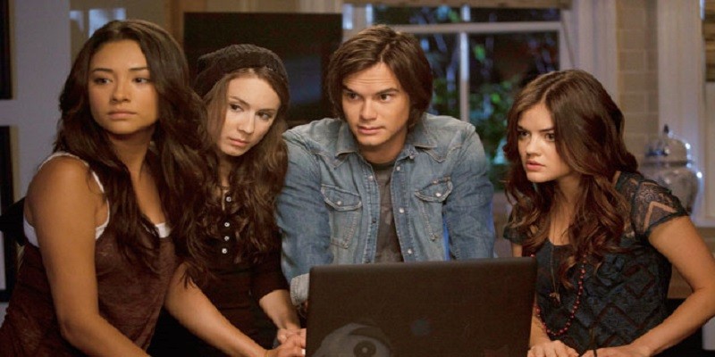 When Does Arias Parents Find Out About Ezra