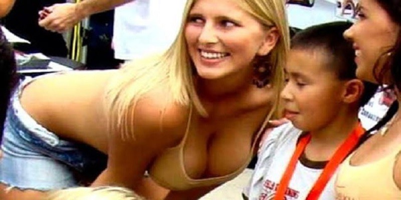 Why Do Women Flash Their Boobs Why Do Women Flash Their Boobs