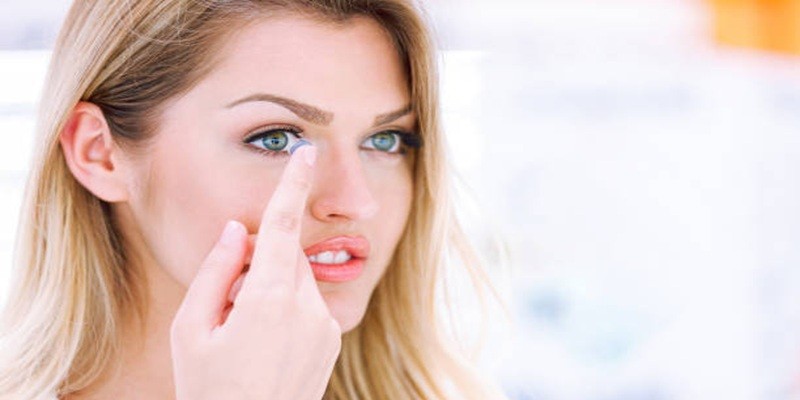 A Beginner’s Guide to Trying Coloured Contact Lenses for the First Time