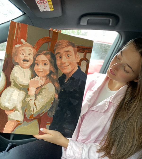 Why Choose Cartoon Style for Your Family Portrait